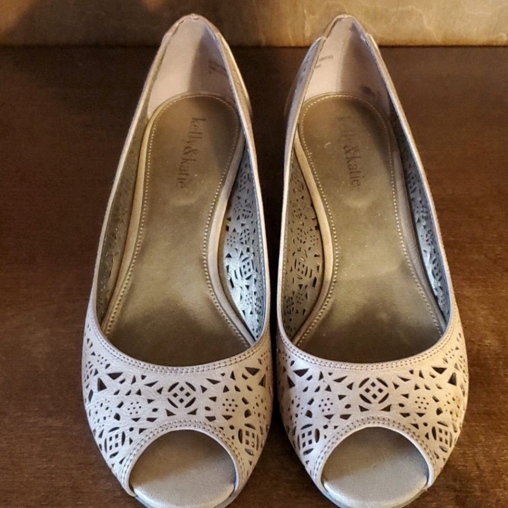 Wedge, peep toe cutouts